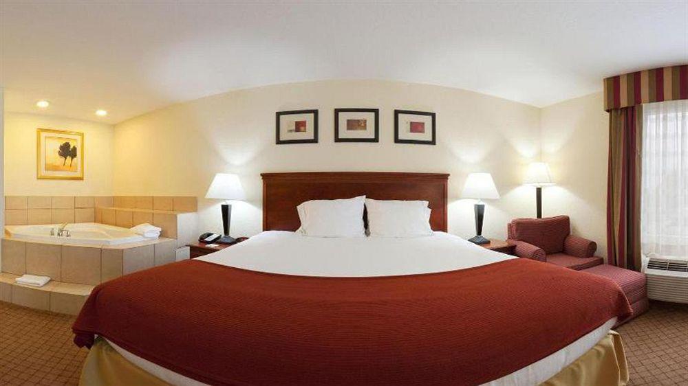 Holiday Inn Express St. Petersburg North / I-275 By Ihg Экстерьер фото