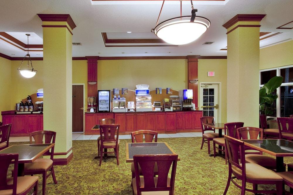 Holiday Inn Express St. Petersburg North / I-275 By Ihg Экстерьер фото