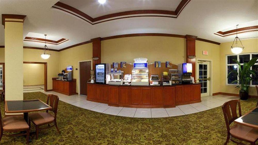 Holiday Inn Express St. Petersburg North / I-275 By Ihg Экстерьер фото