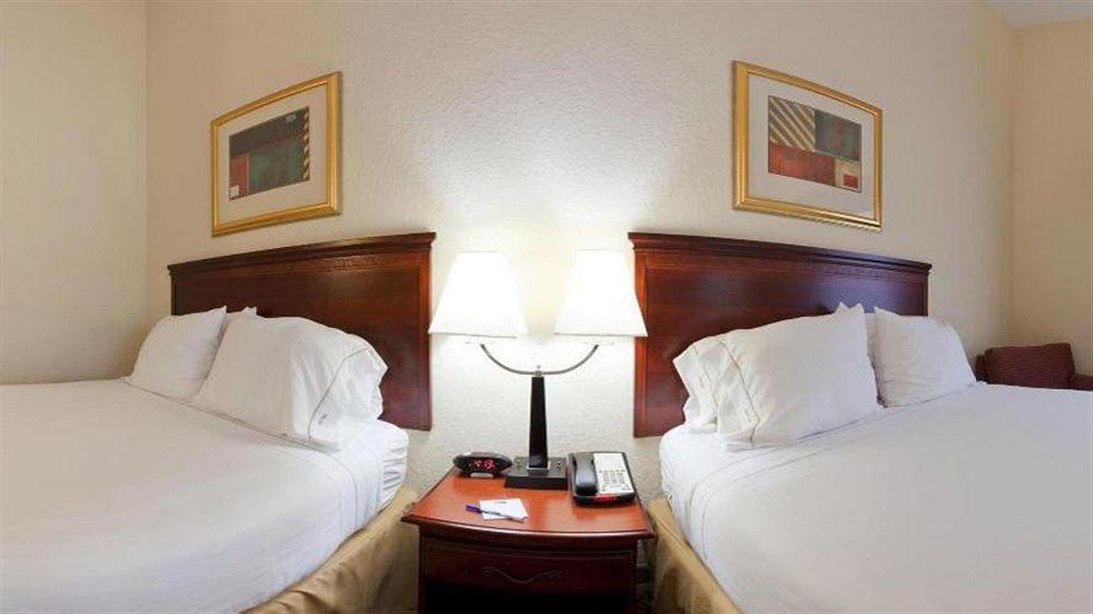 Holiday Inn Express St. Petersburg North / I-275 By Ihg Экстерьер фото